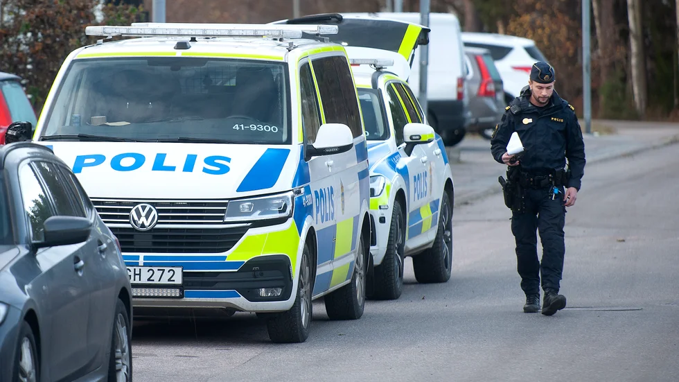 Polisinsats kopplad till våldtäktsanmälan, i slutet av november. Bilden är tagen på en annan adress än brottsplatsen i Nyköping.