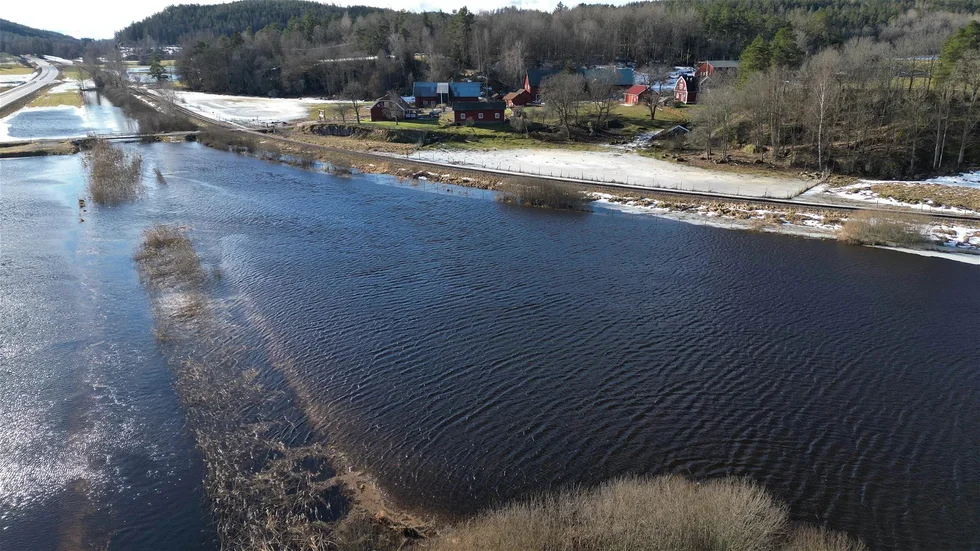 Översvämning nära tågräls i Kisa