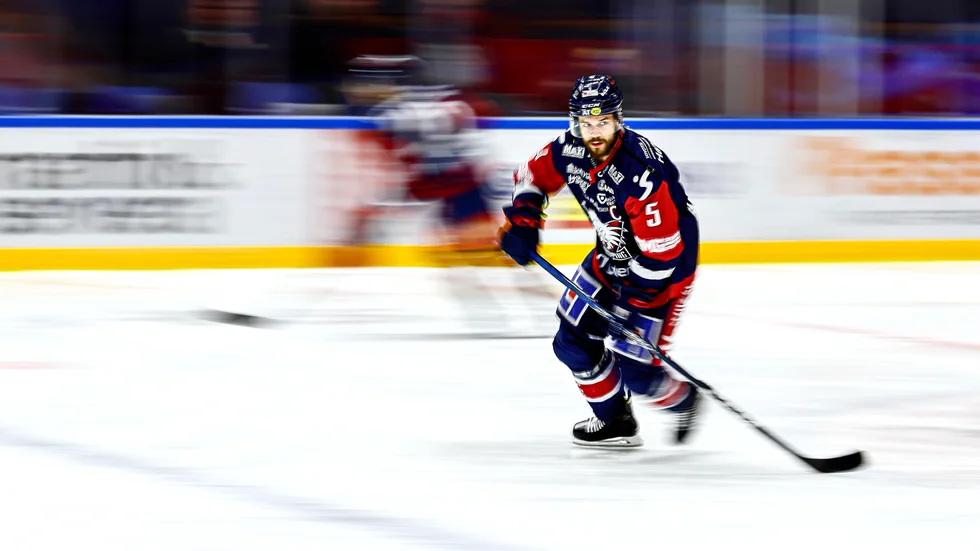 LHC-kaptenen Oscar Fantenberg fick en otäck smäll i början av matchen.