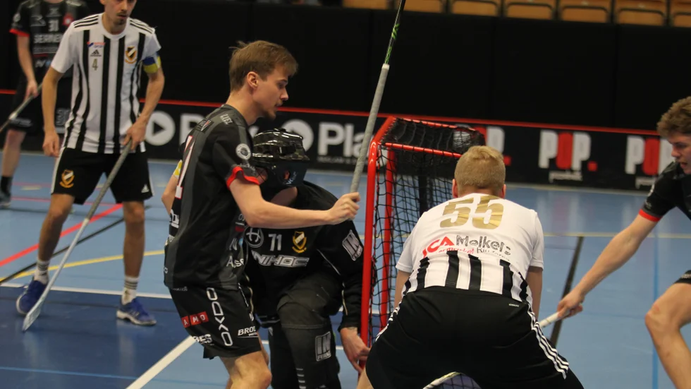Solfjäderstadens Anton Abrahamsson var lagets bäste poängplockare i serien, med 22+21 poäng. Nu väntar division 1-kval mot Onyx. Abrahamsson är bortrest första matchen, men med i returen.
