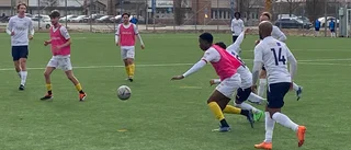 Märkliga missen – tvingades spela i västar