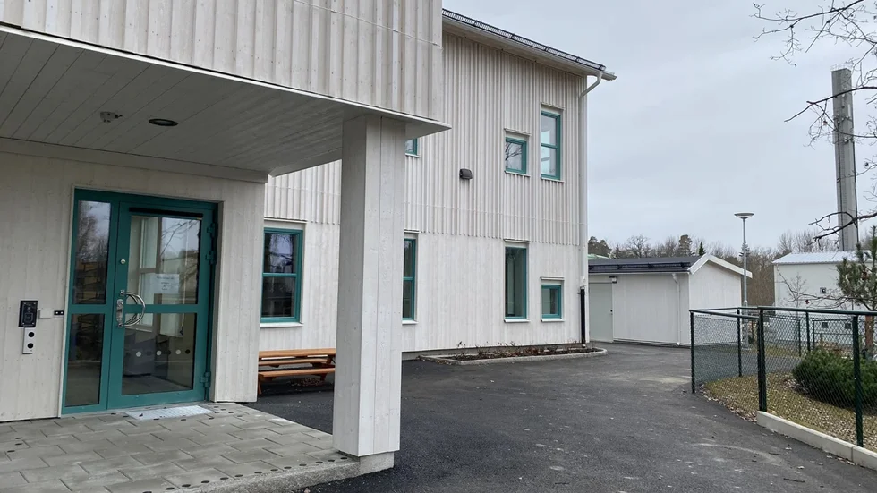 På vilket sätt gynnar de nya förskolorna vår arbetsmiljö? frågar sig skribenten. På bilden Fogdegatans förskola, Eskilstunas allra nyaste.