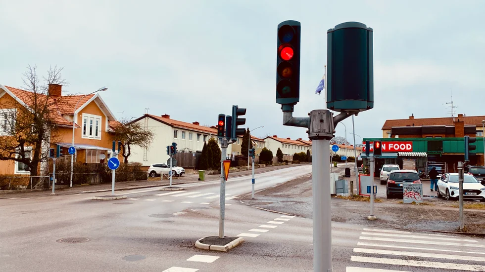 I korsningen Gillbergavägen/Engelbrektsgatan ska Energi och miljö gräva sig ner till en fjärrvärmekammare. 