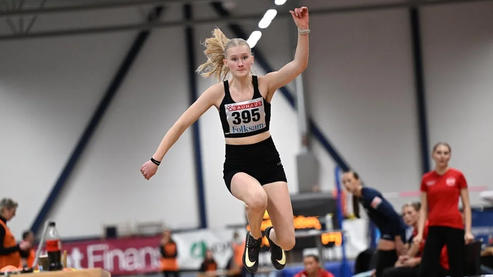 Meja Berggren gjorde en riktigt stark mästerskapsdebut och hade bara 19 cm upp till bronset i tresteg för flickor 17 år.