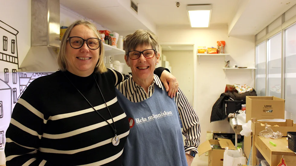 Heléne Karlsson, föreståndare, och Inger Josefsson, en av volontärerna, hoppas att flytten till centrum ska bli en möjlighet att möta nya människor.