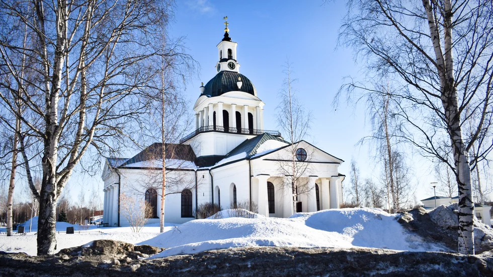 Skribenten menar att vi har fått en ny väckelse där allt fler ungdomar söker sig till kyrkorna,