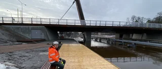 Befria Islandsbron från biltrafiken