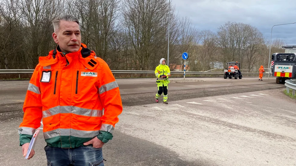 Fredrik Kraft, Peab, var på plats på Charlottenborgsvägen under onsdagsmorgonen när underhållsarbetet startade.