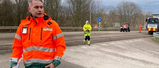 Storfräsaren på plats när underhållsjobbet i Motala startade