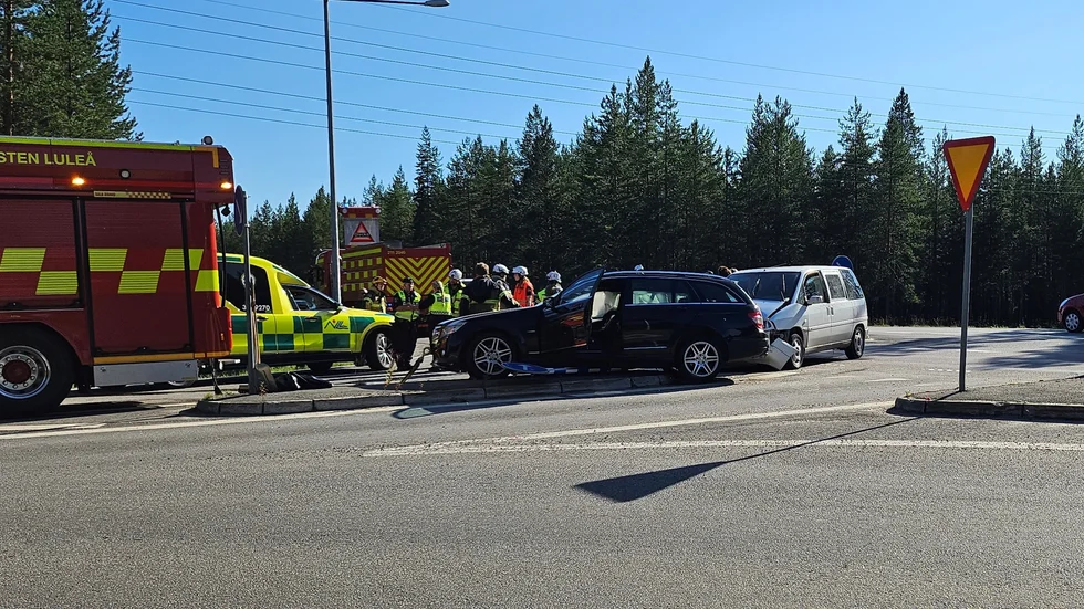 En trafikolycka inträffade på måndagen i Kallax, Luleå kommun. 