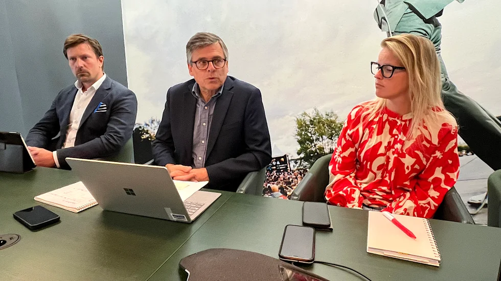 Folke Pleijert (KD), Lars Rosander (C) och Alexandra Svensson (S) kommenterade det ekonomiska läget och budgetförslagen vid en presskonferens.