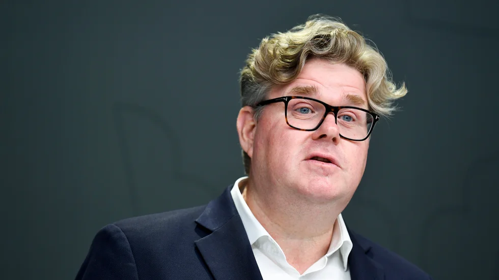 Regeringen, med justitieminister Gunnar Strömmer (M), vill se över kostnaderna per dygn för platser på häkten och anstalter. Arkivbild.
