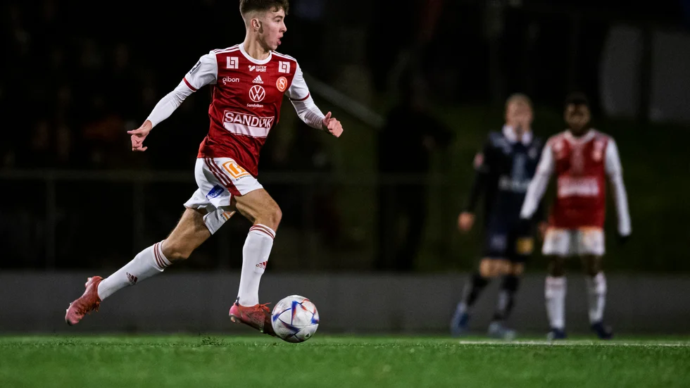 Sandvikens Adam Kiani var med och spelade kvalet till superettan mellan Sandviken och Örgryte den 10 november 2022 i Sandviken. 2023 tog laget klivet upp i superettan.