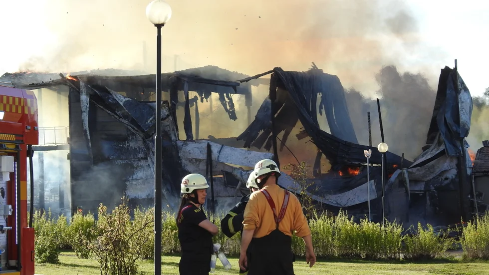 En stor byggnad på Solbacka Golfklubb stod i lågor.