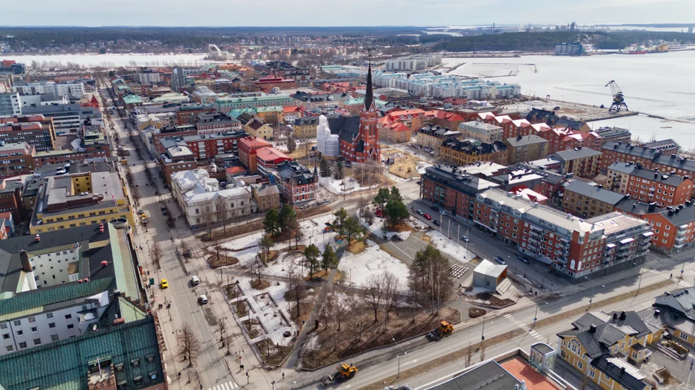 "För att befolkningen skall öka med 22 000 personer måste 5 000 nya arbetstillfällen skapas", skriver insändarskribenten.