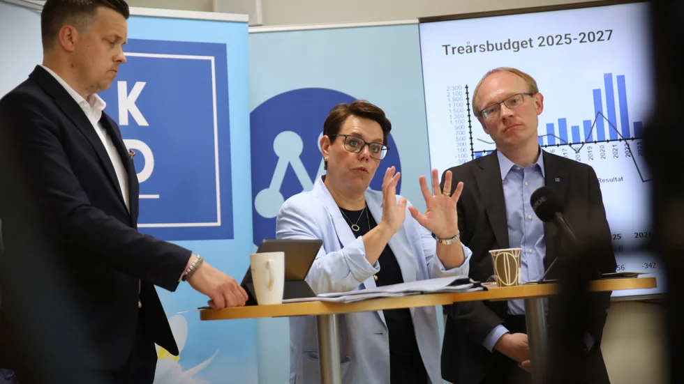 Här ser vi de tre politikerna Andreas Westöö, Marie Morell och Per Larsson som står bakom debattartikeln om året som gått i Region Östergötland. 