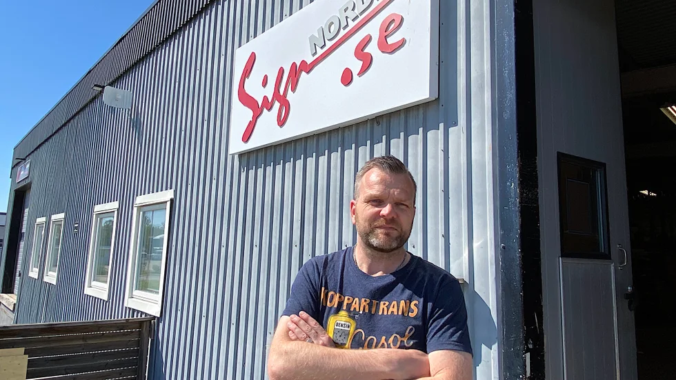 Mattias Jivegård är en av tre som jobbar på Sign Nordic AB som ligger i Agneshögs Industriområde sedan 2006.