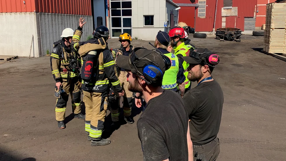Branden uppstod på grund av en baktändning vid sotning och kunde släckas snabbt. 