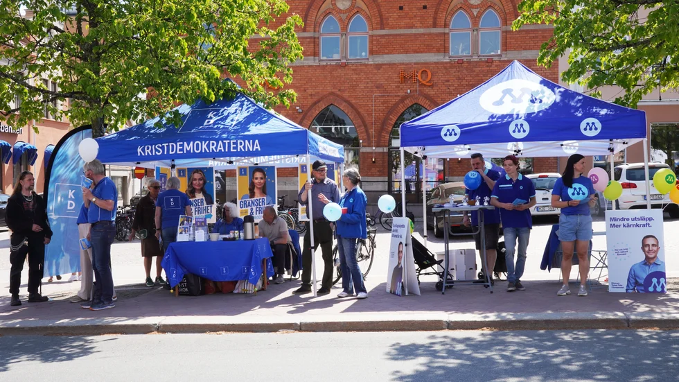 Flera partier fanns på plats på Stora torget i Västervik förra helgen för att prata EU-valet med förbipasserande.