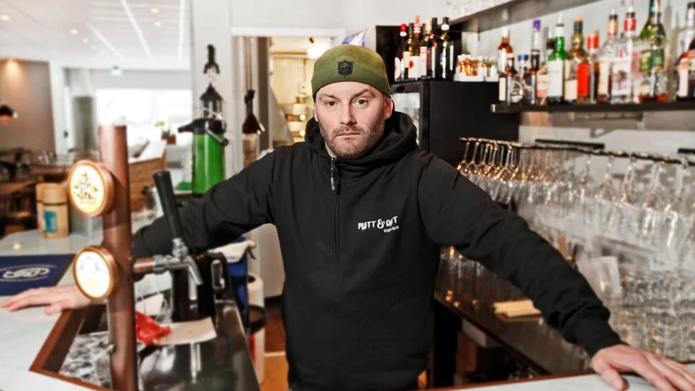 Kämpe. Hårt jobb för krögaren Micke Glatz. Han satsade på en egen restaurang - nu summerar han det första halvåret.