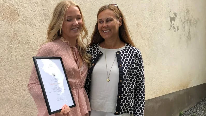Johanna Wagner och Helen Söderling från Fjärdhundraskolan.