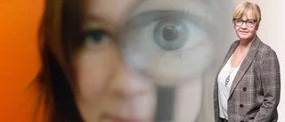 "Det högt uppsatta partiföreträdare sprider i sociala medier bör självklart granskas. Anonyma konton eller inlägg av enskilda privatpersoner är en helt annan sak"
