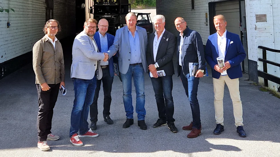 Fredrik Lindwall (C), Dan Nilsson (S), Ulf Kullin, chef för kommunstyrelsens förvaltning, Dan Nilsson, vd International aluminium casting, IAC, Anders Björlin, kommundirektör, Thomas Eriksson, vd Västervik framåt samt Harald Hjalmarsson (M).