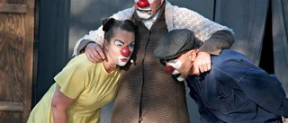 Clowner lockar till skratt