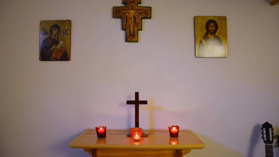 Stillhet. För många interner är det här ett rum för avkoppling och eftertänksamhet. Särskilt i juletider är det många som söker sig hit.