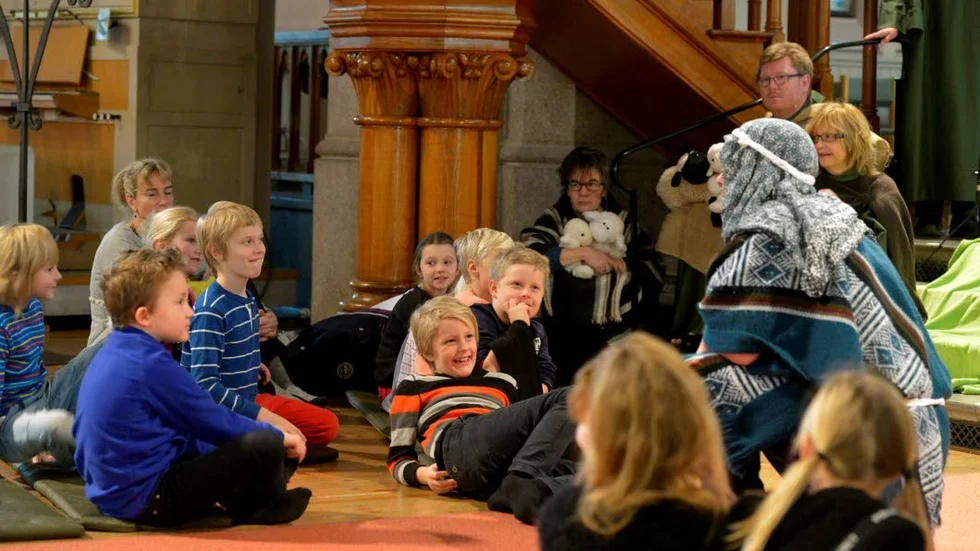 Övernatta. Josef får goda råd av barnen.