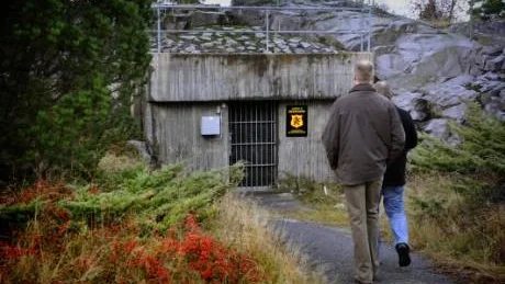 Inga reklamskyltar, ingenting. Entrén till Fredrik (till vänster) och Niklas Anderssons företag liknar mest en befästning.