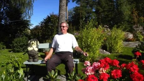 Från tidig vår till långt in på höstkanten njuter Ove Stefansson i Ankarsrum av blomsterprakten i sin trädgårdsoas som han skapat under 20 ård tid..