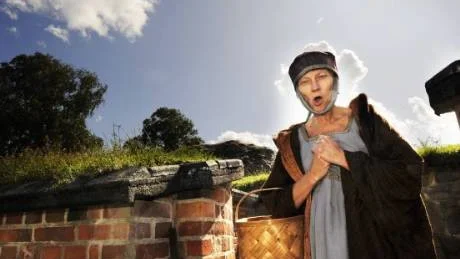 "Kung Märta" spelas här av Elisabeth Andersson. - Jag är född under en olycklig stjärna, säger hon.