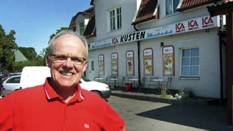 Håkan Mellström framför Icabutiken i Loftahammar vilken han ägt och drivit de senaste åtta åren.