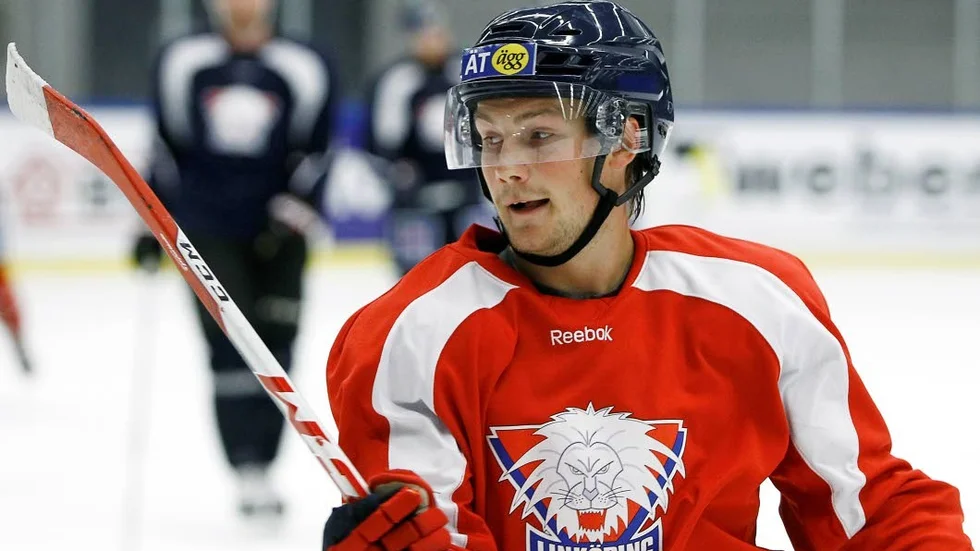 Anton Blomberg fick kliva av träningsmatchen mot HV71 med en befarad hjärnskakning.