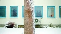 Namnlöst. Konstverket på Vårdcentralens gård har inget namn och inte är det officiellt känt vilken konstnär det är som står bakom verket.Foto: ANDERS LILJEGREN