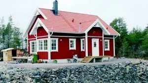 Första huset. Drömmen om det lilla huset i Piperskärr blev en mardröm när en vattenläcka förstörde hela bottenvåningen.
