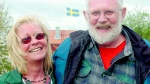 Glada miner. Anne-Lie Wernholm är restaurangvärdinna på Rågö, och här ses hon tillsammans med Göran Folberth från länsstyrelsen i Kalmar, som är projektledare för hela Rågöprojektet.