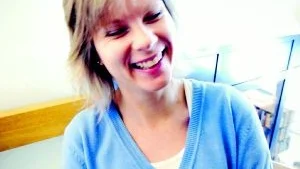 Glad. Ann-Sofie Pettersson är kommunens första plusjobbare. Hon är utbildad museolog och sådana har inte så lätt att få jobb i Västervik, därför är hon väldigt glad att just hennes kompetens efterfrågades av kultur- och fritidsförvaltningen.Foto: Anders Steiner
