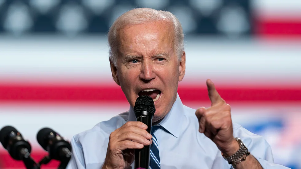 Joe Biden pratar under en valupptakt vid en skola i Rockville, Maryland.