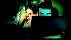 För en sexmissbrukare blir de sexuella handlingarna tvångmässiga. Ofta söker man sexuell tillfredsställelse genom att hitta på porr på nätet eller köpa telefonsex - i stället för att ta hand om sin verkliga relation. Foto: Magnus Jönsson/Scanpix