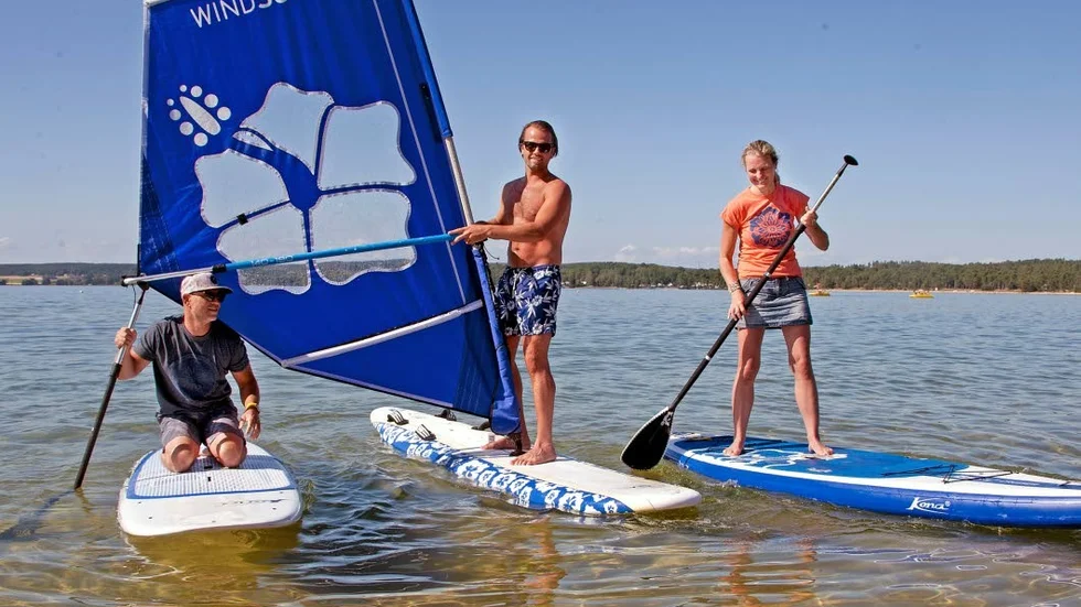 Vattenburen. Joachim Larsson, Peter Hencz och Marie Ziemke Larsson är redo för premiären av Downwinder på lördag.