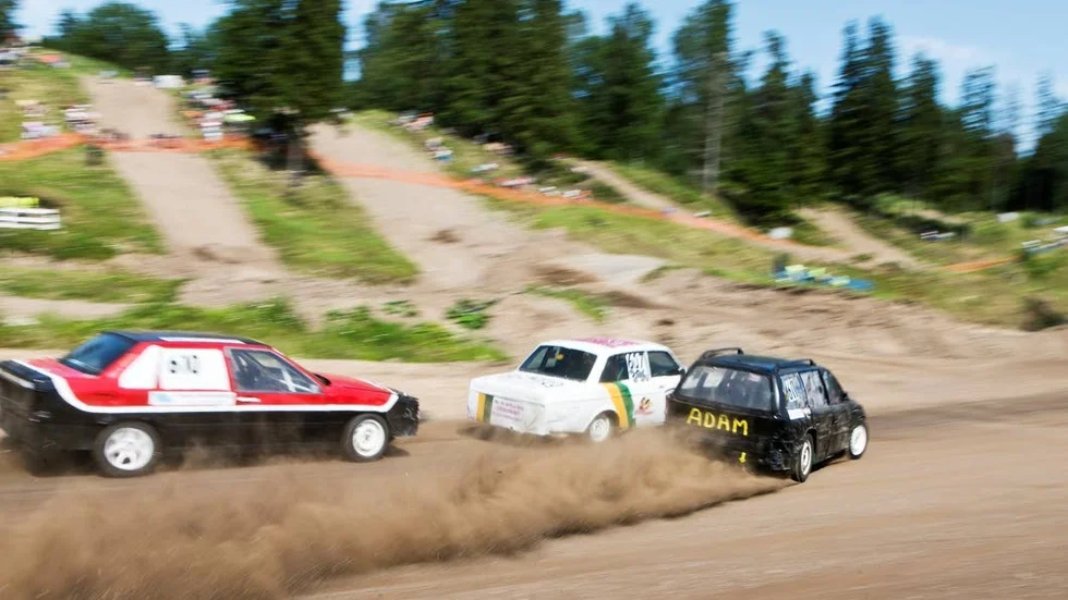 De körde så det rök när Folkracefestivalen startade.