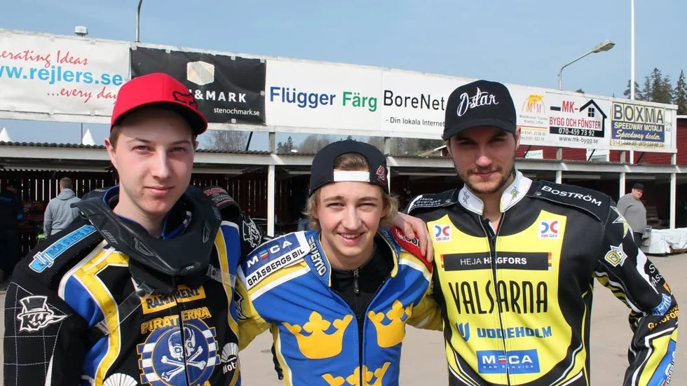 UNGDOMARNA TAR PLATS. Alex Johansson, Fredrik Engman och Dennis Jonsson kan alla spela nya roller i Piraterna i elitserien den kommande säsongen.