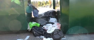 Nedskräpning vid returstation