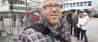 Politiker famlade i blindo