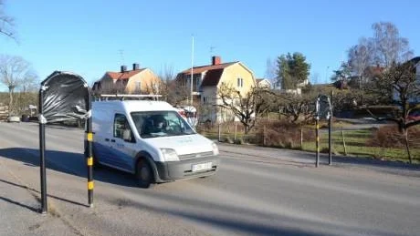 30-skyltarna i Gamleby täcktes över till dess att den lokala trafikföreskriften kommit med i riksdatabasen. Foto: Hans Brandin
