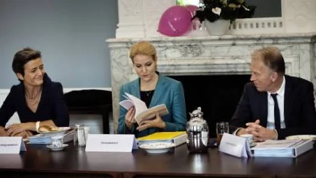 Den danska regeringens tre partiledare, Margrethe Vestager (Radikale Venstre), Helle Thorning-Schmidt (Socialdemokraterna) och Villy Søvndal (Socialistisk Folkeparti).Foto: Scanpix