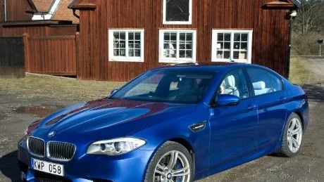 BMW M5 är en smått legendarisk specialversion av företagets 5-serie och kom redan 1984. Årets modell är generation nummer fem.