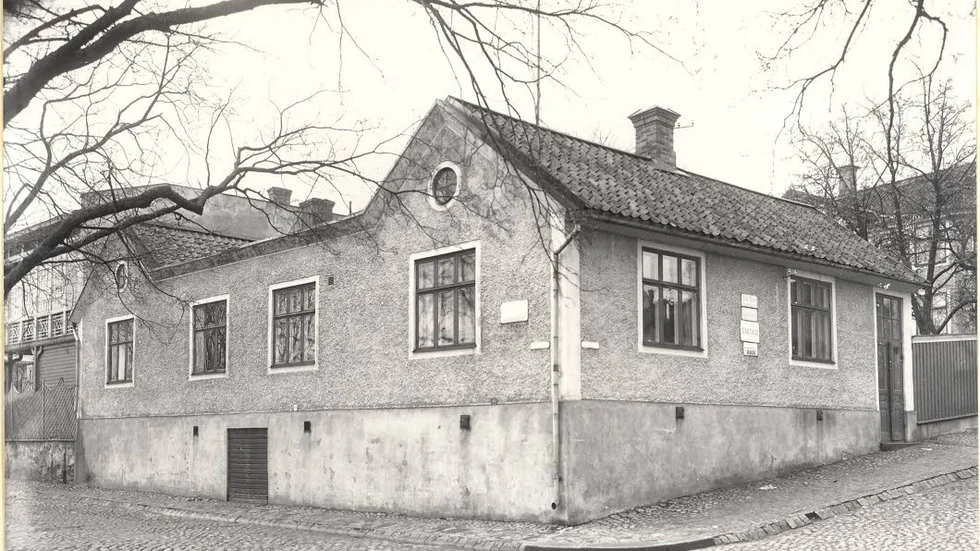 Sjögrensbacken. Den nedre delen av Kvarngatan, i kvarteret Kapellet, kallar en och annan fortfarande för Sjögrensbacken. Det var härifrån Knut Sjögrens drev sitt imperium.